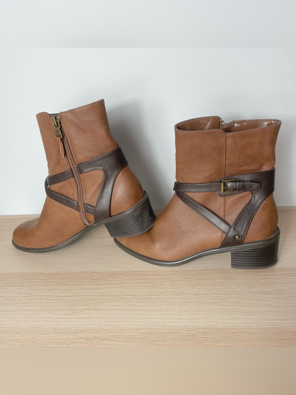 Chaps Dayna Tan Faux Leather Harness Riding Ankle Boots Booties Sz 8.5B